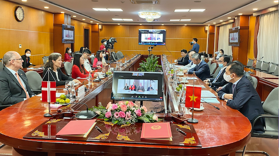 Đan[-]Mạch[-]và[-]Việt[-]Nam[-]tiếp[-]tục[-]hợp[-]tác[-]chặt[-]chẽ[-]trong[-]xanh[-]hoá[-]ngành[-]năng[-]lượng[-]Việt[-]Nam